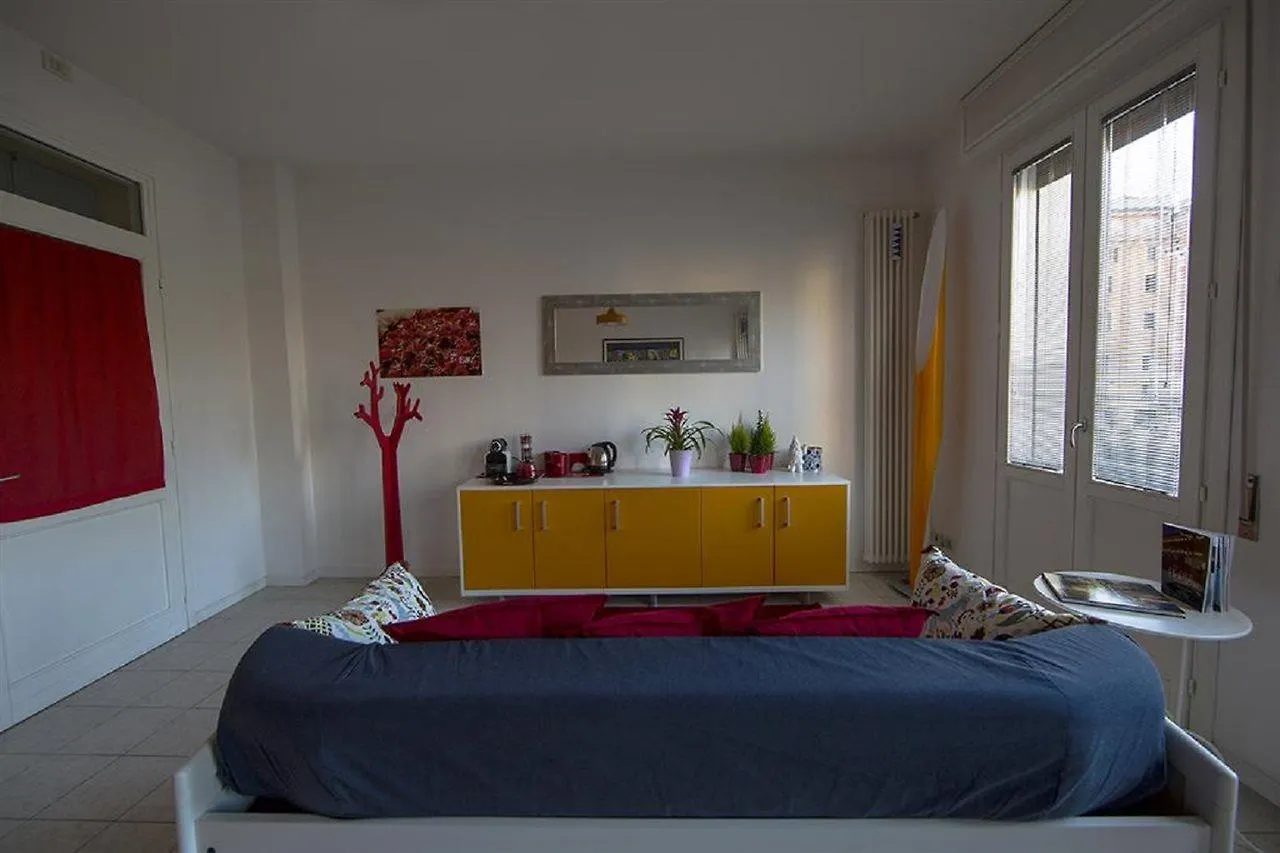 Color House Apartment Bologna 0*,